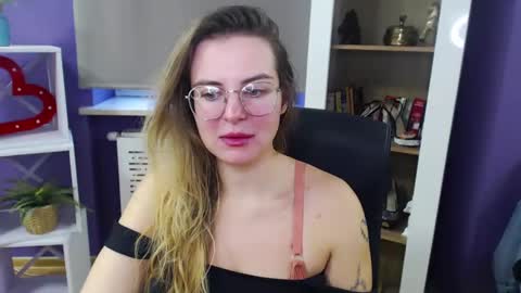 Z O E Y online show from December 12, 2024, 9:08 am