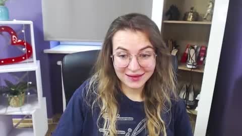 Z O E Y online show from December 19, 2024, 9:51 am