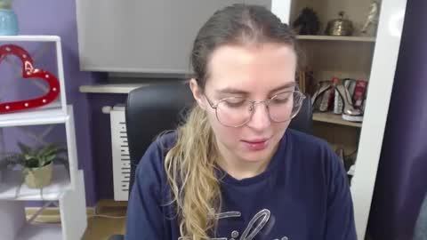 Z O E Y online show from December 20, 2024, 5:57 am