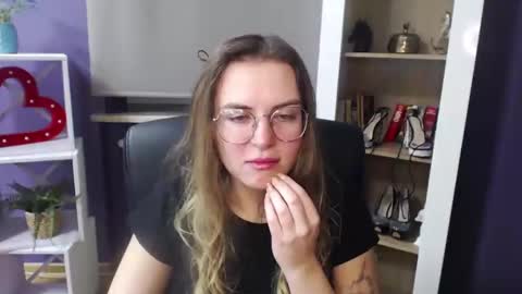 Z O E Y online show from December 30, 2024, 5:26 am