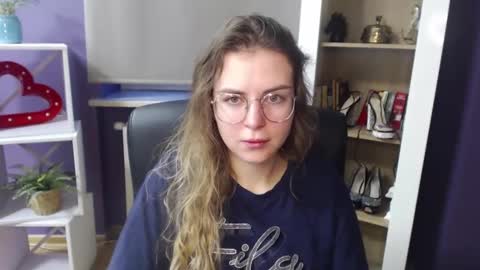 Z O E Y online show from January 6, 2025, 7:20 am