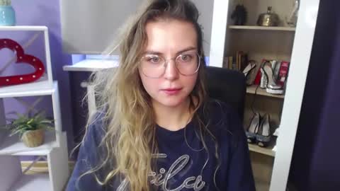 Z O E Y online show from January 6, 2025, 10:57 am