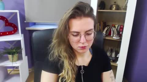 Z O E Y online show from January 10, 2025, 9:02 am