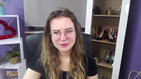 Z O E Y online show from January 16, 2025, 5:32 am