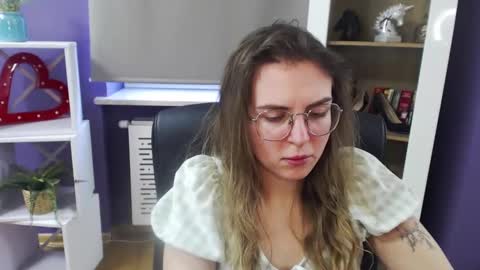 Z O E Y online show from February 11, 2025, 8:48 am