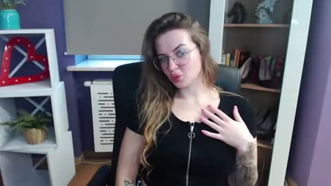 Z O E Y online show from February 21, 2025, 7:34 am