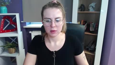 Z O E Y online show from February 21, 2025, 1:55 pm