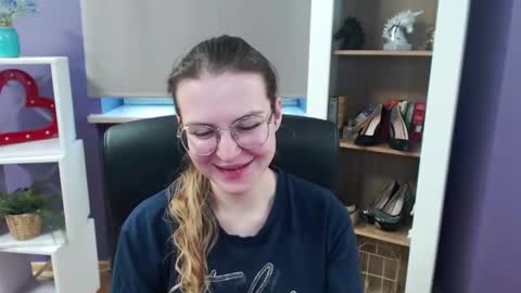 Z O E Y online show from February 26, 2025, 8:37 am