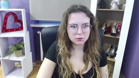 Z O E Y online show from March 5, 2025, 5:40 am