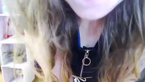 Z O E Y online show from March 7, 2025, 5:29 am