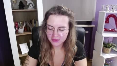 Z O E Y online show from October 13, 2025, 4:34 am