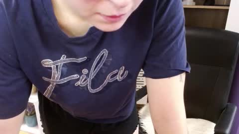 Z O E Y online show from December 3, 2025, 5:59 am