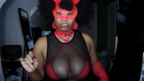 Snapshot of blacksirenqueen chatting on December 10, 2024, 4:45 am Queen Siren online show from December 10, 2024, 4:45 am
