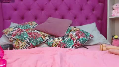 Snapshot of blaiir_moon chatting on November 12, 2025, 7:03 pm blaiir_moon online show from November 12, 2025, 7:03 pm