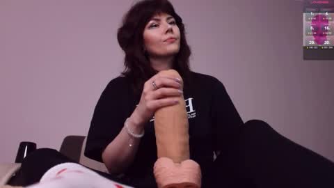 Snapshot of blake_luna chatting on November 12, 2025, 11:54 am Britney online show from November 12, 2025, 11:54 am