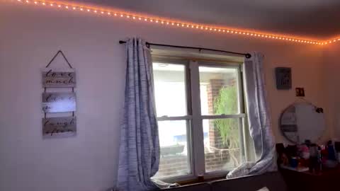 Snapshot of blaket2026 chatting on November 10, 2025, 2:05 pm blaket2026 online show from November 10, 2025, 2:05 pm