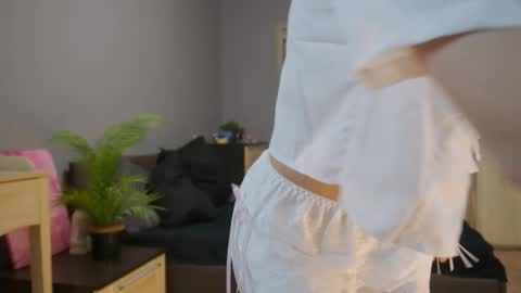 Snapshot of blearalin chatting on October 6, 2025, 2:25 pm blearalin online show from October 6, 2025, 2:25 pm