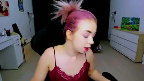 Snapshot of blinkofeyess chatting on December 20, 2024, 3:47 am Nicole online show from December 20, 2024, 3:47 am