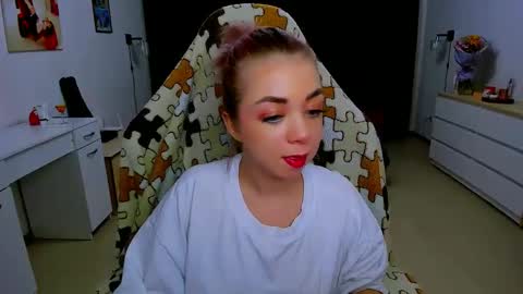 Snapshot of blinkofeyess chatting on February 8, 2025, 3:00 pm Nicole online show from February 8, 2025, 3:00 pm