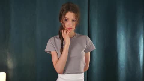 Snapshot of blissemily_ chatting on December 19, 2025, 10:33 am Emily online show from December 19, 2025, 10:33 am