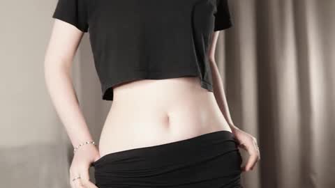 Mila online show from September 12, 2025, 3:56 pm