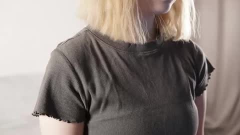 Mila online show from December 15, 2025, 3:38 pm