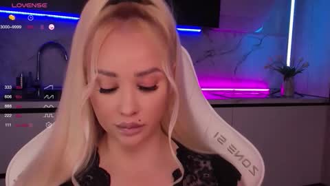 Lana online show from October 16, 2025, 7:20 am