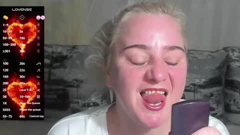 Snapshot of blond_ledi chatting on February 8, 2025, 8:09 am blond_ledi online show from February 8, 2025, 8:09 am