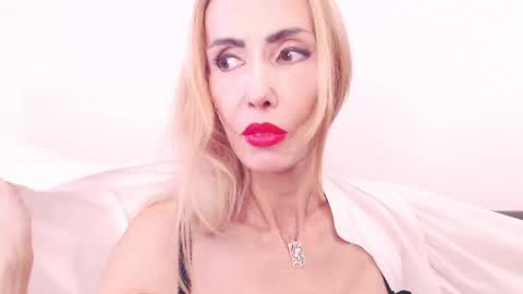 Snapshot of blond_pussy_ chatting on December 9, 2024, 8:11 am blond_pussy_ online show from December 9, 2024, 8:11 am