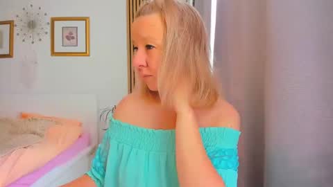 Nicole online show from February 24, 2025, 10:04 am