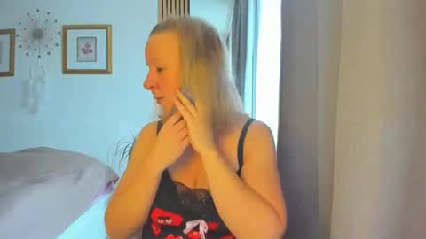 Nicole online show from March 3, 2025, 9:33 am