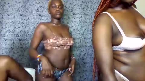 Snapshot of blonde_barby chatting on October 16, 2025, 6:31 pm blonde_barby online show from October 16, 2025, 6:31 pm