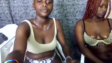 Snapshot of blonde_barby chatting on October 17, 2025, 11:13 am blonde_barby online show from October 17, 2025, 11:13 am