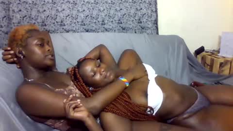 blonde_barby online show from November 3, 2025, 4:36 am