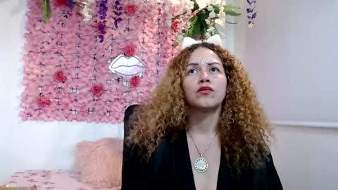 blonde_squirt_ online show from December 15, 2024, 2:48 pm