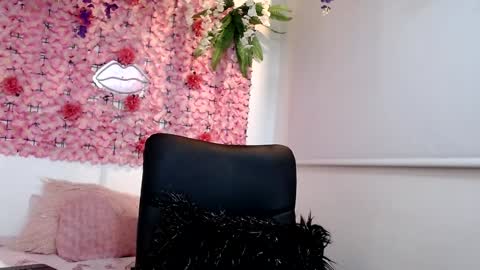 blonde_squirt_ online show from December 22, 2024, 4:06 am