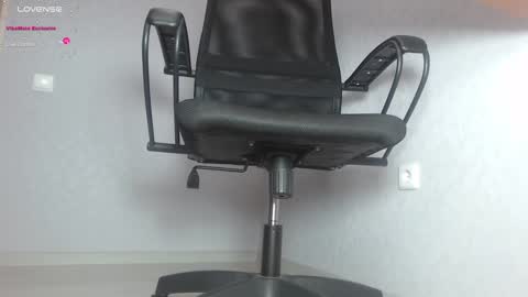 Im Di. I smell naked even when Im dressed. online show from January 29, 2025, 12:56 pm