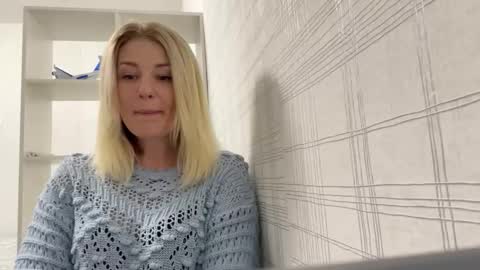 Snapshot of blondie_xoxoxo chatting on September 22, 2025, 9:22 am blondie_xoxoxo online show from September 22, 2025, 9:22 am