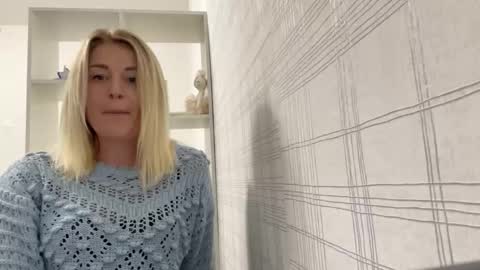Snapshot of blondie_xoxoxo chatting on September 28, 2025, 1:49 pm blondie_xoxoxo online show from September 28, 2025, 1:49 pm