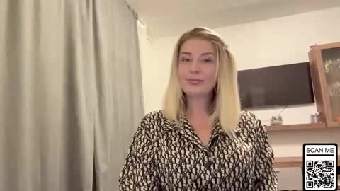 Snapshot of blondie_xoxoxo chatting on October 11, 2025, 7:56 pm blondie_xoxoxo online show from October 11, 2025, 7:56 pm