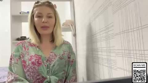 Snapshot of blondie_xoxoxo chatting on November 11, 2025, 12:38 pm blondie_xoxoxo online show from November 11, 2025, 12:38 pm