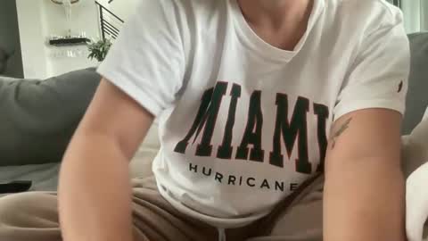 Snapshot of blondieslutt chatting on November 1, 2025, 6:21 pm IM TRYNG online show from November 1, 2025, 6:21 pm