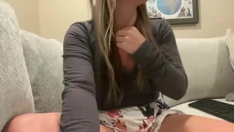 Snapshot of blondieslutt chatting on December 3, 2025, 2:30 am IM TRYNG online show from December 3, 2025, 2:30 am