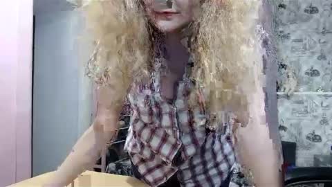 Snapshot of blondmilfs chatting on January 28, 2025, 10:12 pm BlondMILfs online show from January 28, 2025, 10:12 pm
