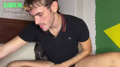 Snapshot of blondultra chatting on October 28, 2025, 2:42 pm blondultra online show from October 28, 2025, 2:42 pm