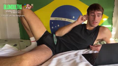 Snapshot of blondultra chatting on November 2, 2025, 2:08 pm blondultra online show from November 2, 2025, 2:08 pm