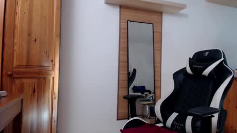 blondyelena online show from February 19, 2025, 8:22 am