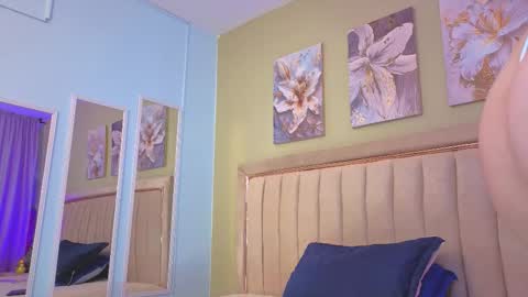 bloom_star01 online show from October 16, 2025, 12:39 pm