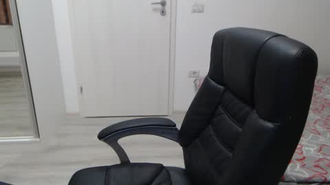 Snapshot of blue_eyes96 chatting on February 26, 2025, 9:27 pm Juliet online show from February 26, 2025, 9:27 pm