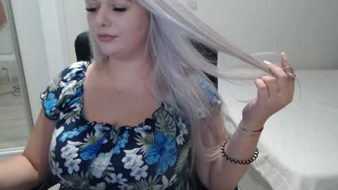 Snapshot of blue_eyes96 chatting on October 9, 2025, 4:38 pm Juliet online show from October 9, 2025, 4:38 pm